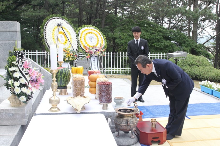 2.제60회 현충일 추념행사 거행